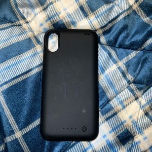 iPhone XR charging case works great